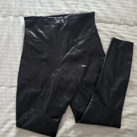 Spanx black faux patent leather leggings Size medium excellent condition - Picture 3 of 4